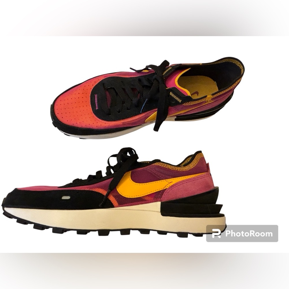 Nike Waffle Women’s Active Fuchsia Running Shoes - US 8.5